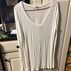 Gimmicks by BKE Cream Long Sleeve V-Neck Top